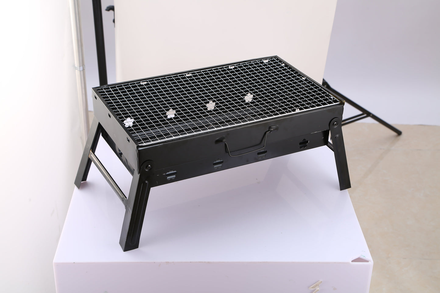 Foldable Charcoal BBQ Grill with Ash Catcher – 17" Cooking Surface for 4-6