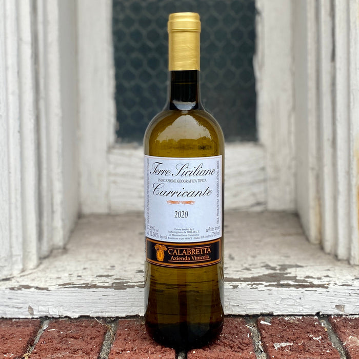 Wine bottle with gold cap and blue/white Carricante label, 2020 vintage