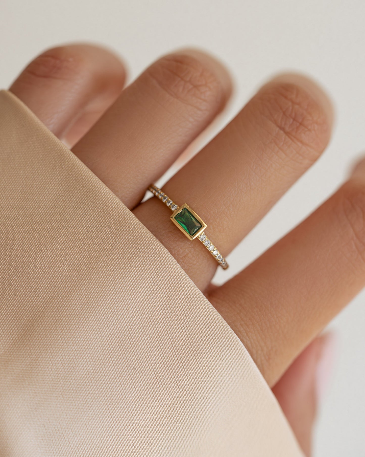 Emerald Baguette Ring w Pavé Band