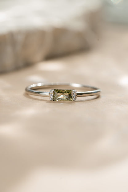 Peridot Simple Baguette Ring