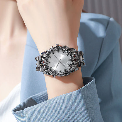 ‚åö Creative Claw-Shaped Quartz Watch ‚Äì Red Dial, Sculptural Bracelet, Statement Style üî•