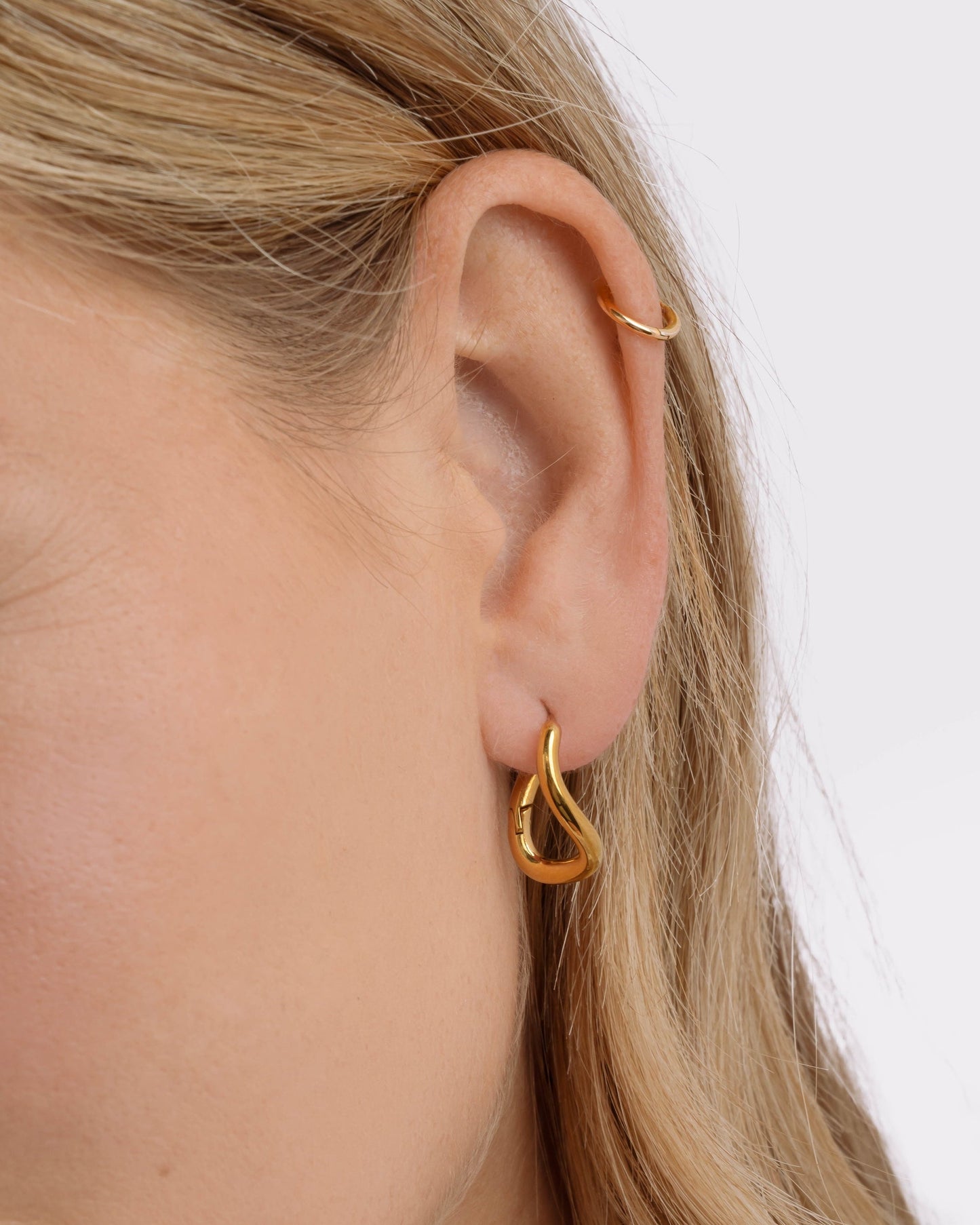 Emerson Twisted Oval Hoops
